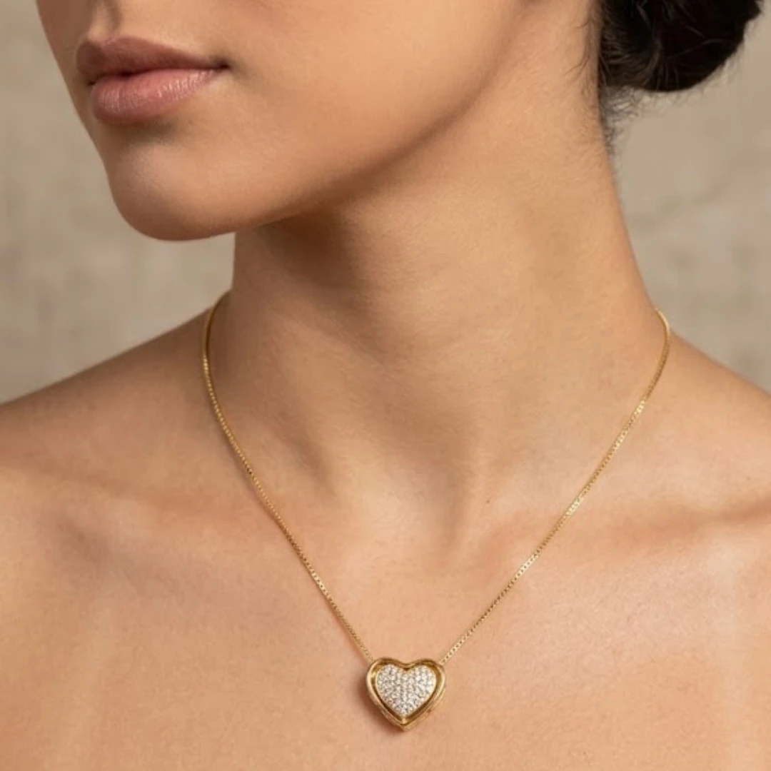 Conjunto Coração Encaixe Cravejado Banhada a Ouro.